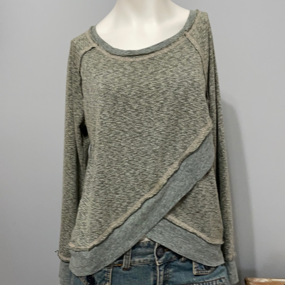 Mystree Sweatshirt/Top cute accents. Worn only Once. Size S, runs big. Bundle!